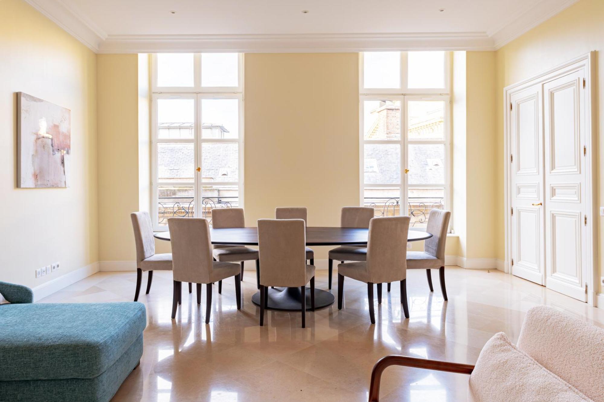 Timeless Elegance In Apartment Paris