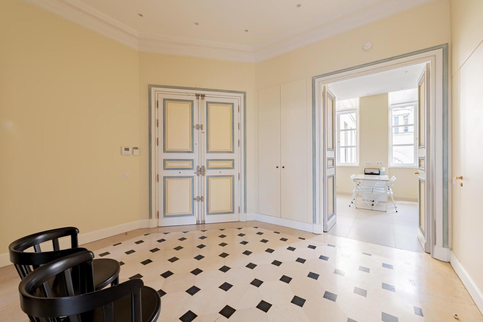 Apartment Timeless Elegance In *