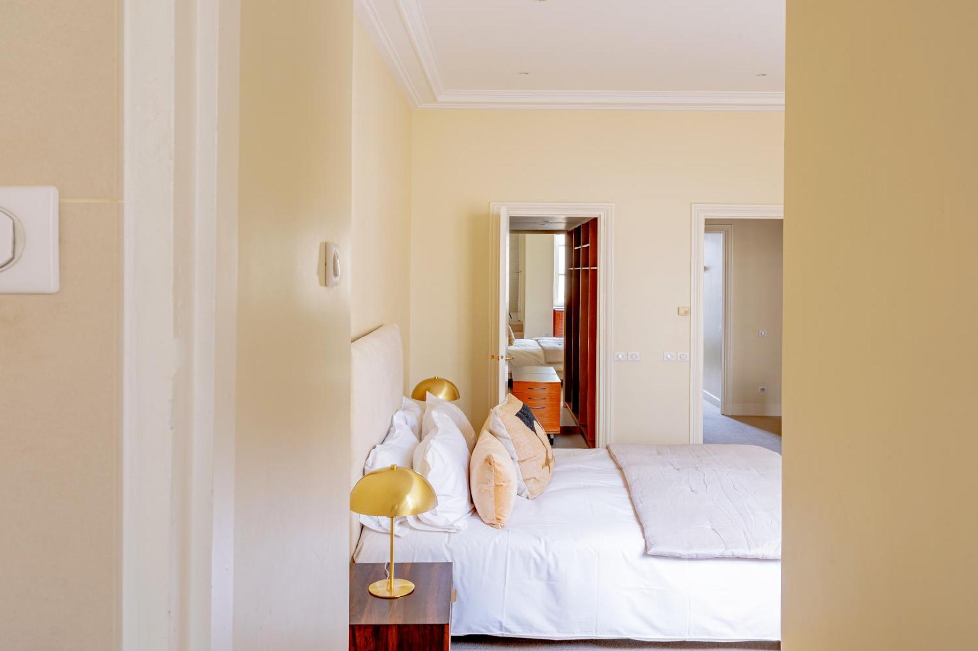 Apartment Timeless Elegance In Paris